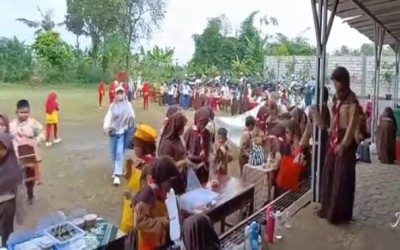 MARKET DAY LATIH JIWA ENTREPRENEUR SISWA