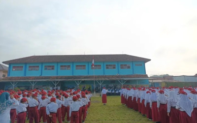 FITRI SULISTYANINGSIH GURU MAPEL MATEMATIKA: YANG MEMBUAT HEBAT ADALAH KEBERANIAN BERUSAHA WALAU TERASA SULIT