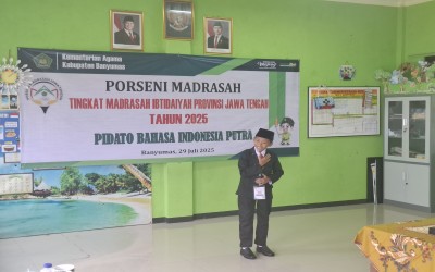 MIKA SYAKIR RAMADHAN RAIH PRESTASI GEMILANG DI AJANG LOMBA PIDATO BAHASA INDONESIA PORSENI JATENG 2025