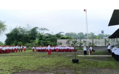 YETI KRISTIANINGSIH GURU KELAS 5C JANGAN RENDAH DIRI, DROP ATAU MALU JIKA DIRENDAHKAN, DIHINA ORANG LAIN KARENA NILAI DIRI YANG TAU KITA SENDIRI