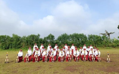 SITI NURCHASANAH GURU KELAS 4C: SETIAP PENCAPAIAN TIDAK TERLEPAS DARI USAHA YANG SUNGGUH-SUNGGUH