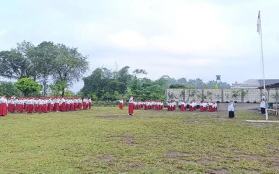 MEI FITRIANI GURU KELAS 1A: FILOSOFI SEBUAH BOTOL SEBAGAI PERUMPAMAAN KEHIDUPAN MANUSIA